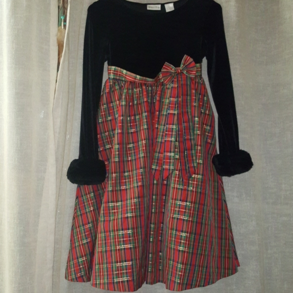 .Gree Dog size 8 Girls dress with fur cuffs - Picture 1 of 4